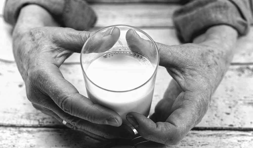 latte-aiuta-a-prevenire-invecchiamento-cellulare-cervello